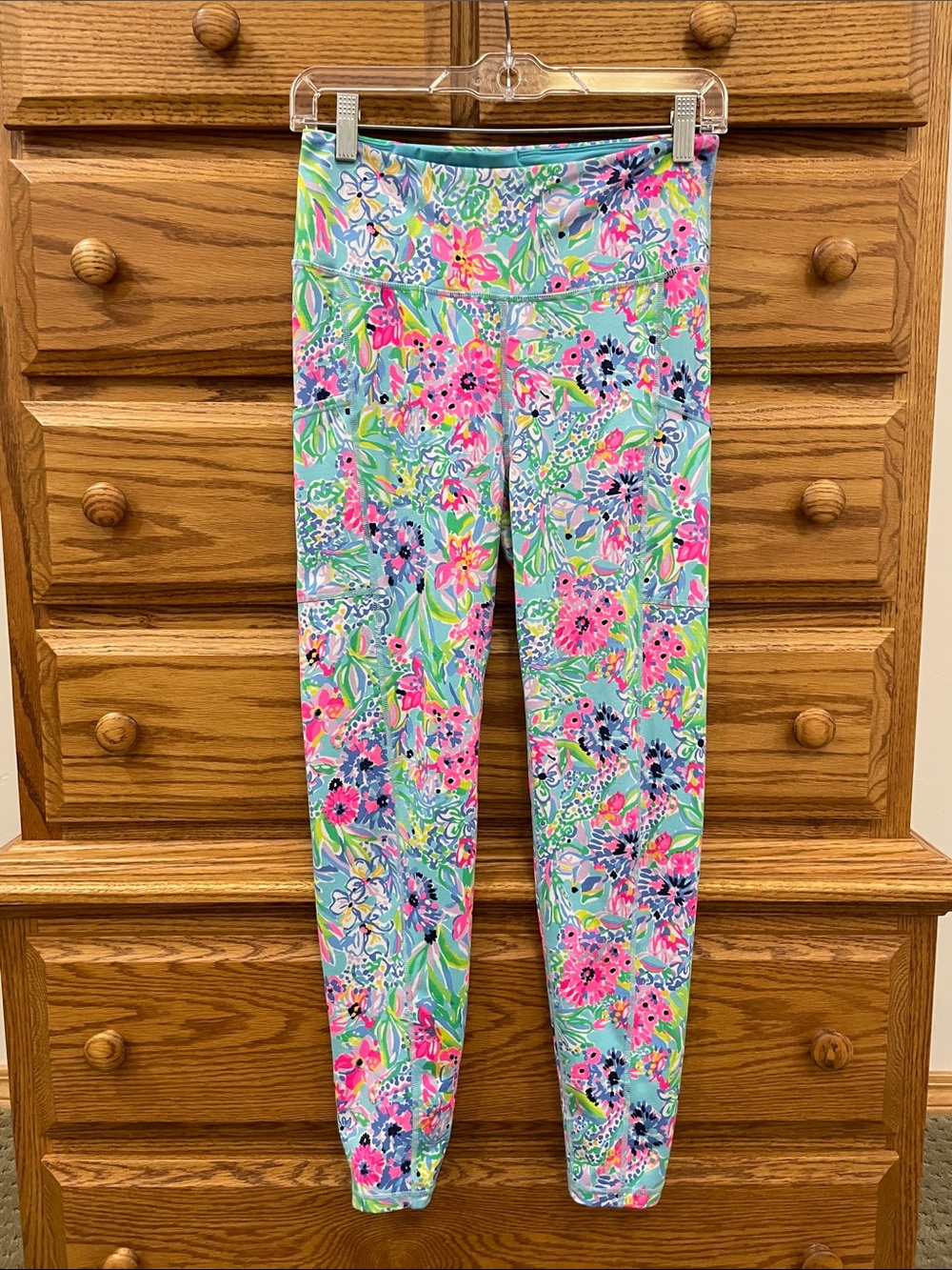 Lilly Pulitzer Luxletic M Blues-Pink Multi Floral Leggings.